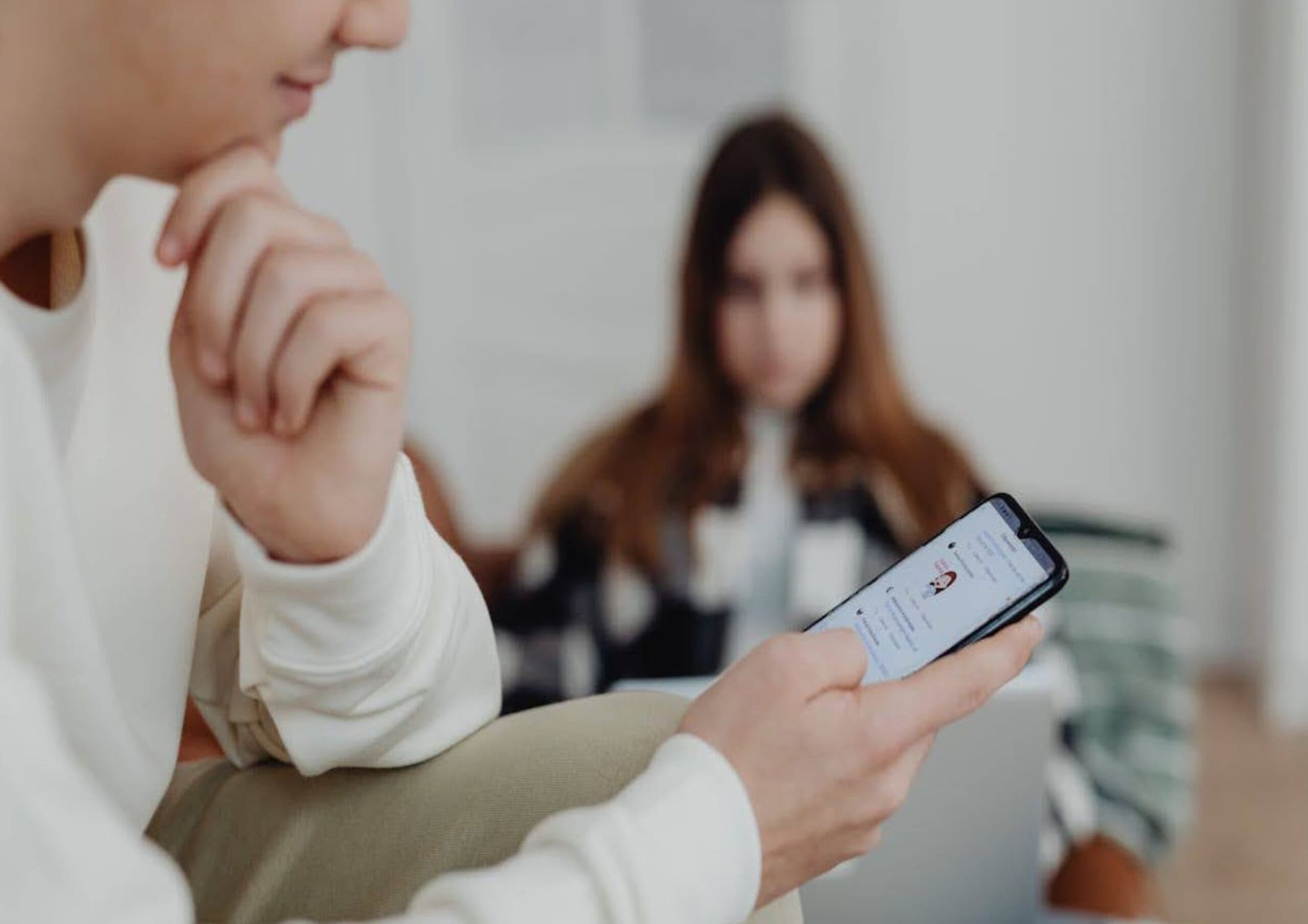 Never Worry About Stale Content Again: Hands-Free Screen Management Never Worry About Stale Content Again: Hands-Free Screen Management